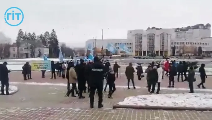 Під Волинською ОДА – протест: привели козу