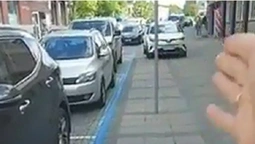 Краще – на тротуарі: урок «правильного паркування» від луцького муніципала (відео)