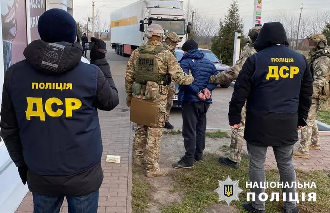 На Волині викрили групу осіб у вимаганні 60 тисяч доларів «боргу»