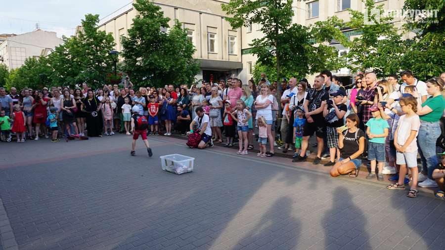 Прийшли сотні людей: у Луцьку виступив запальний гурт Оt Vinta (фото, відео)