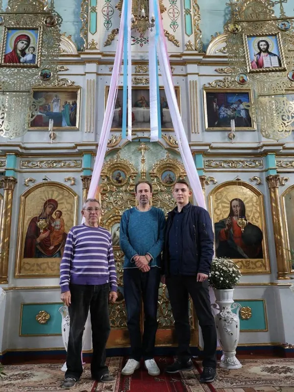 У храмі на Волині знайшли синьо-жовтий прапор, який берегли майже 100 років (фото)