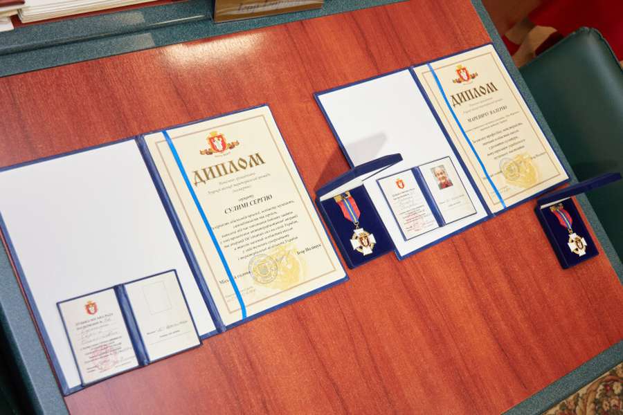 Мамі загиблого Героя вручили відзнаку «Почесний громадянин Луцької міської територіальної громади» (фото)