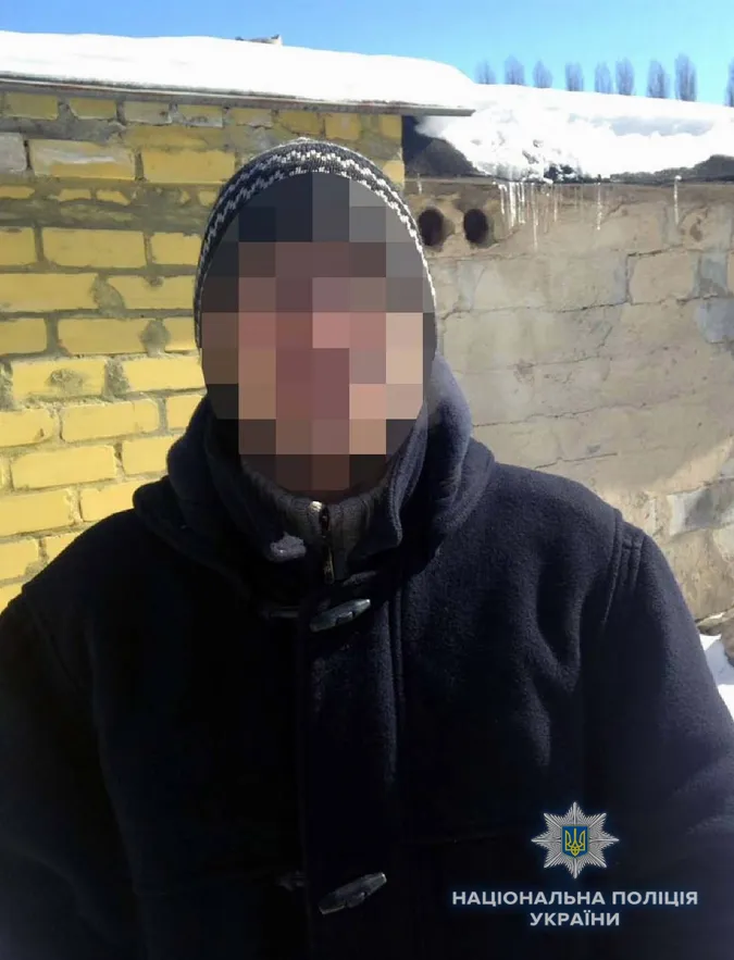 Поліція упіймала підозрюваних у крадіжці бюсту та меморіальної дошки Лесі Українці