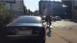 Муніципали покарали водія, який припаркувався біля «зебри» в центрі Луцька (фото)