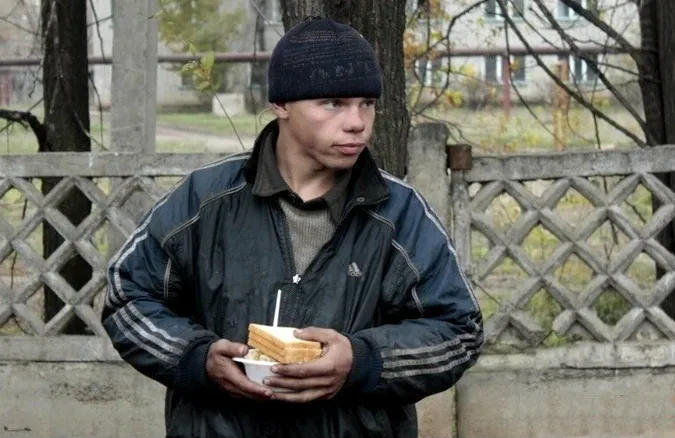 «Ніхто не звертався»:  як під час карантину живуть луцькі безхатьки