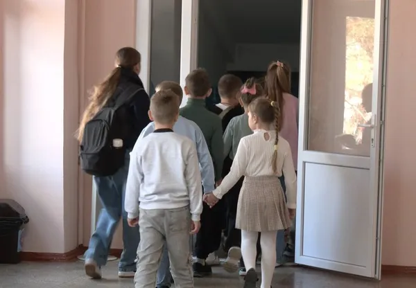Одна людина веде по кілька предметів: на Волині бракує вчителів (відео)