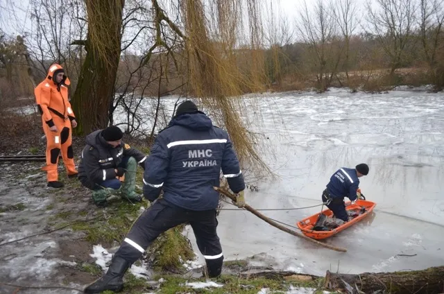 Низька видимість та захаращене дно Стиру ускладнюють пошуки хлопчика, - рятувальники (фото, відео)