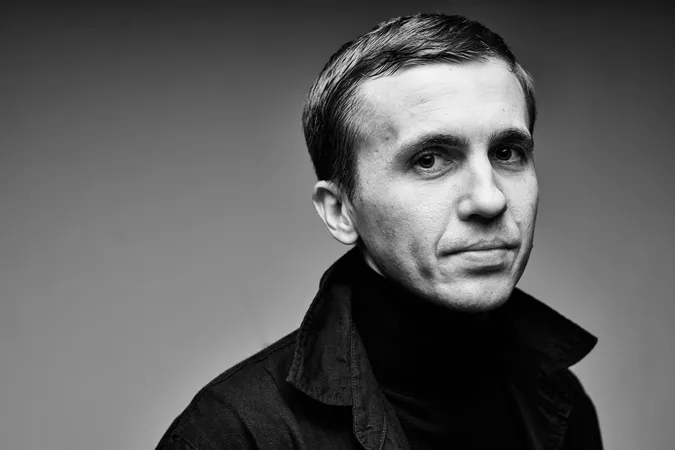 Зібрали мільйон: на луцькому аукціоні журналіста Ткача продали 5 разів
