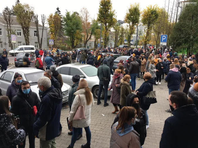 «Людина їсть не тільки в будні»: у Луцьку страйкують підприємці  (фото, відео)