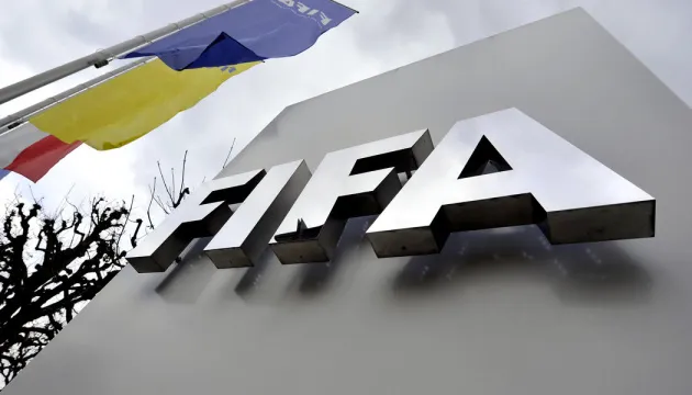 Гратиме без прапора і гімну: ФІФА ввела низку санкцій щодо Росії