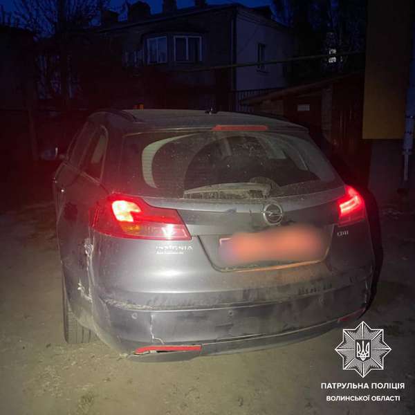 У Луцьку за ніч спіймали двох п'яних водіїв, автомобілі забрали на спецмайданчик (відео)