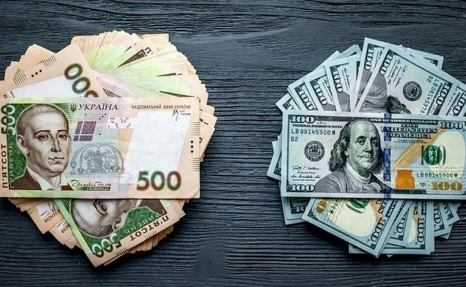 Що буде з гривнею на Великдень і травневі свята 