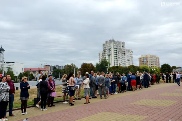 У Луцьку спустили прапор підтримки полонених моряків та передадуть в музей (фото)