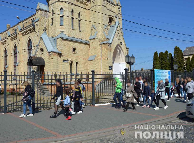 У Луцьку патрульні провели екскурсію для вимушених переселенців (фото)