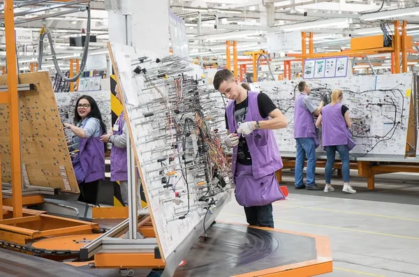 Скільки заробляють у Луцьку на заводі Кромберг: вакансії та зарплата