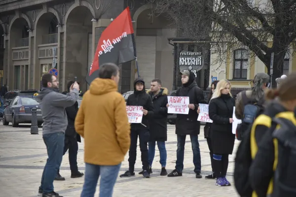У Києві одночасно пройшли «Марш жінок» та «Марш проти абортів» (фото)
