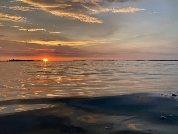 Краса неймовірна: показали чарівний захід сонця на Світязі (фото)