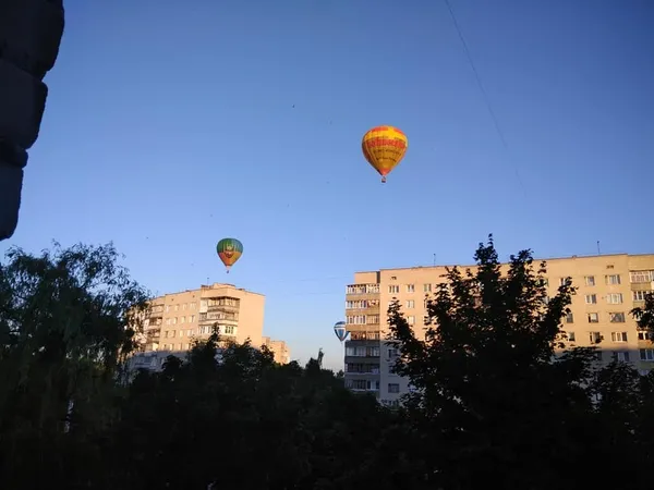 Над Луцьком літають повітряні кулі (фото) 