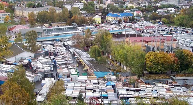 Головні базарники Луцька: хто володіє ринками