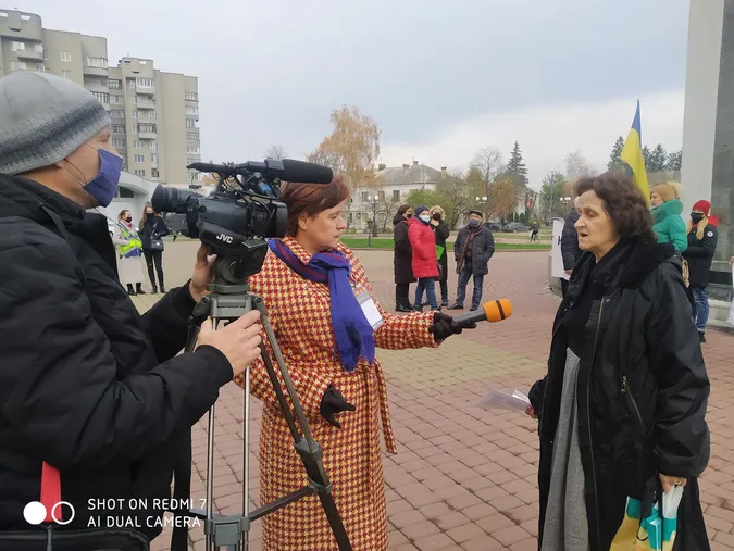 У Луцьку під будівлею ОДА знову протестують підприємці (фото)