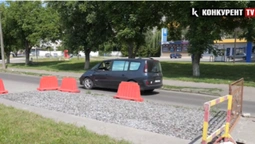 «Вічні» ями на Карпенка-Карого у Луцьку: коли відремонтують дорогу (відео)