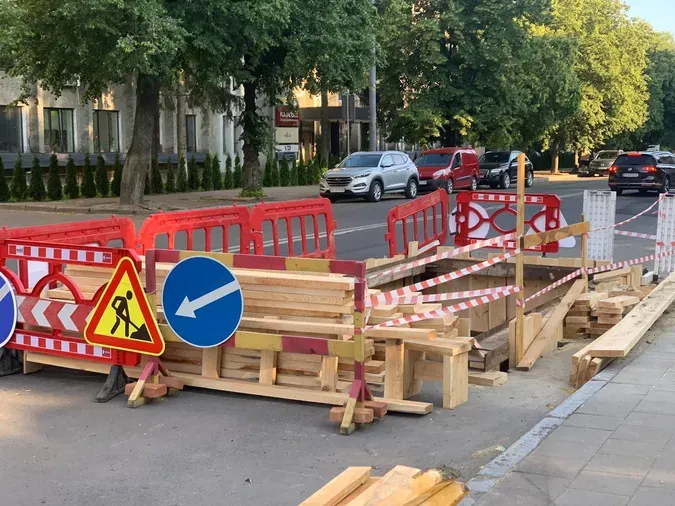 У Луцьку на вулиці Шопена після багатомісячних проблем відремонтували каналізаційний колектор