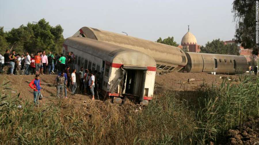 У Єгипті пасажирський потяг зійшов з рейок