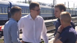 Зреагували миттєво: як волинські студенти в поїзді рятували чоловіка (відео)