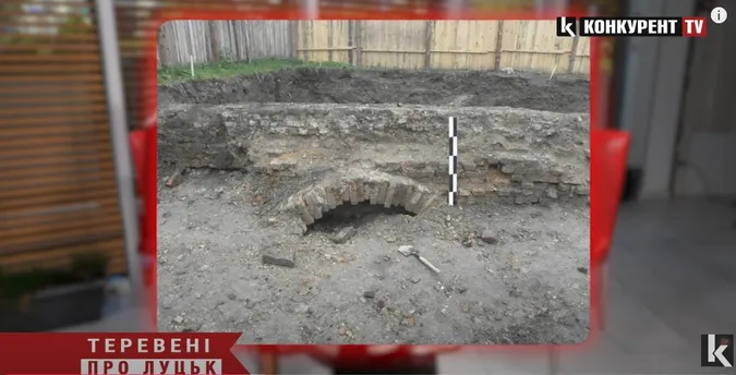 Які скарби знаходили у Старому місті Луцька на Кафедральній, поки їх не забетонували (відео)