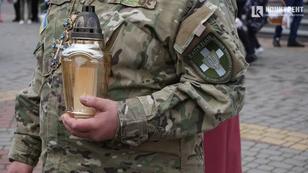 Волонтери привезли у Луцьк вогонь єдності (фото)