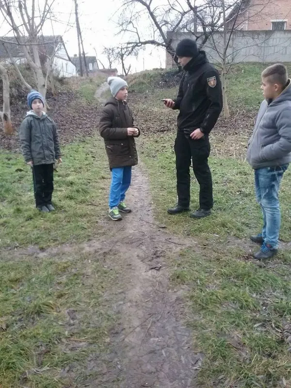 Луцькі муніципали насварили підлітків за петарди  (фото) 
