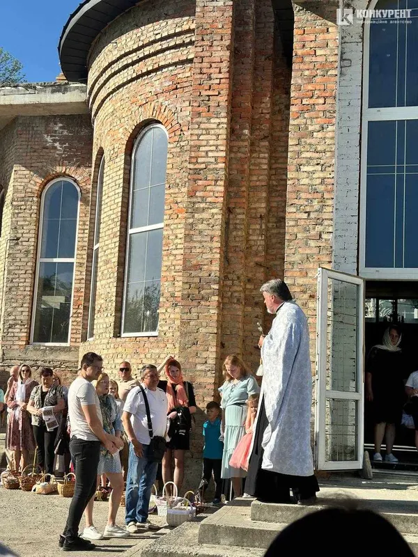 У церкві Луцька, яка загорілась напередодні Великодня, святили паски (фото)