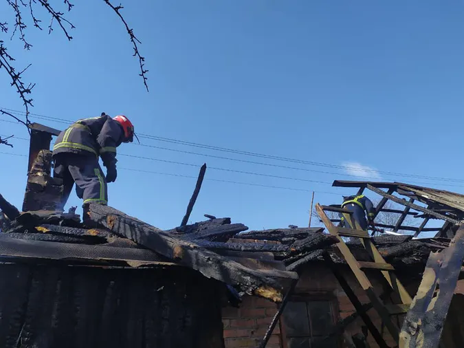 На Рівненщині ліквідували пожежу у приватному господарстві