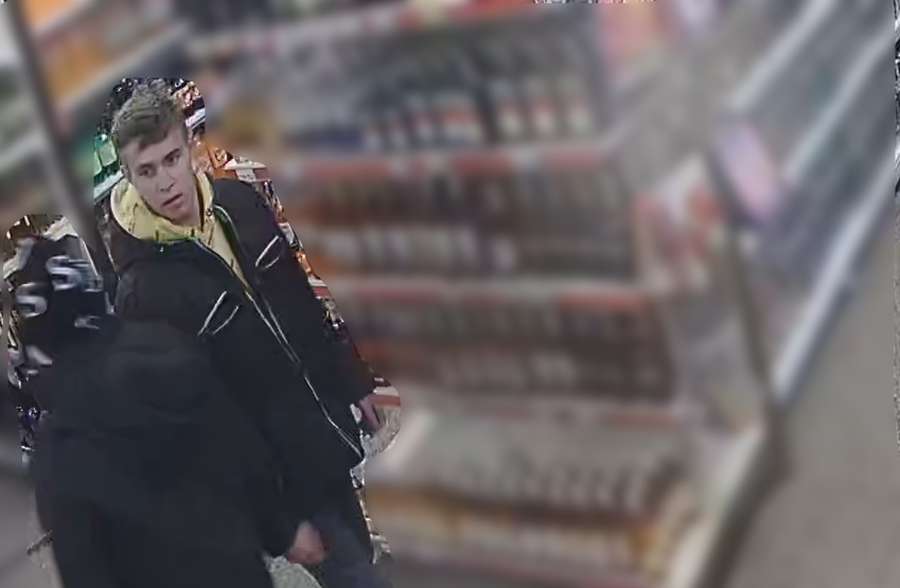 Магазинні крадії: волинські поліцейські встановлюють особи двох молодиків (фото)