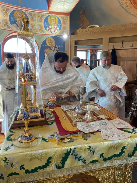 Онуфрій висвятив відомого лікаря з Волині на священника