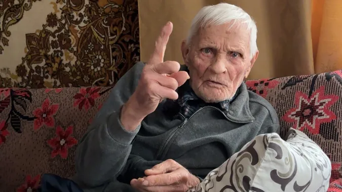 Щодня робить зарядку, доїть козу та сам варить їсти: секрети довголіття 101-річного волинянина