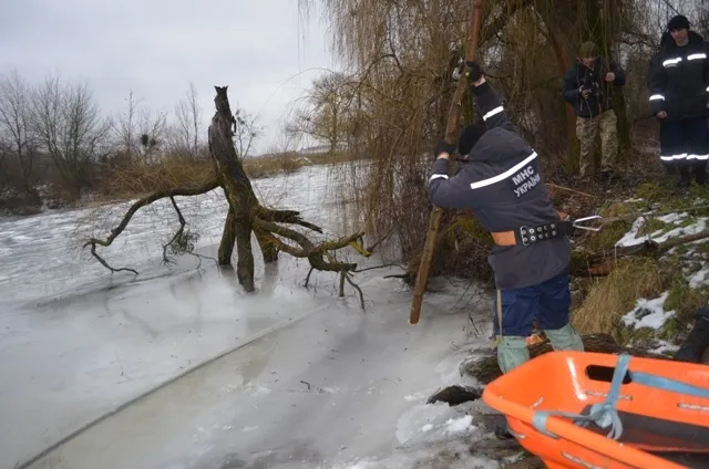 Низька видимість та захаращене дно Стиру ускладнюють пошуки хлопчика, - рятувальники (фото, відео)
