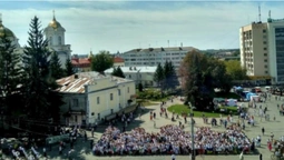 У центрі Луцька відбувся вишитий флешмоб до Дня Незалежності (фото)