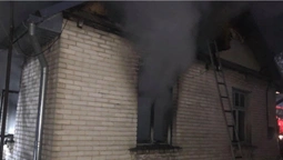 У Володимирі горів будинок: з вогню врятували двох людей