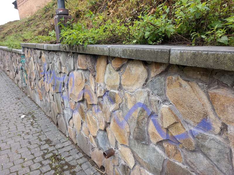 Вандали зіпсували стіни Луцького замку: що кажуть у заповіднику (фото)