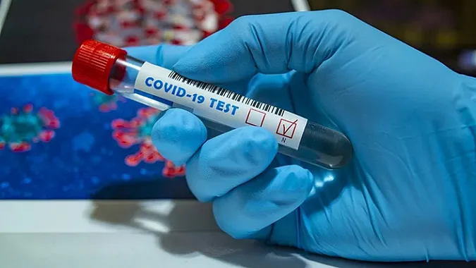 COVID-19: в Україні зафіксували 2810 випадків за добу