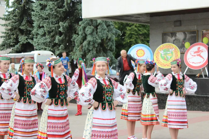 Школярі «промарширували» Луцьком (фото)
