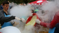 На луцькому "Фестивалі національної кухні" смакували борщ та вареники (фото)