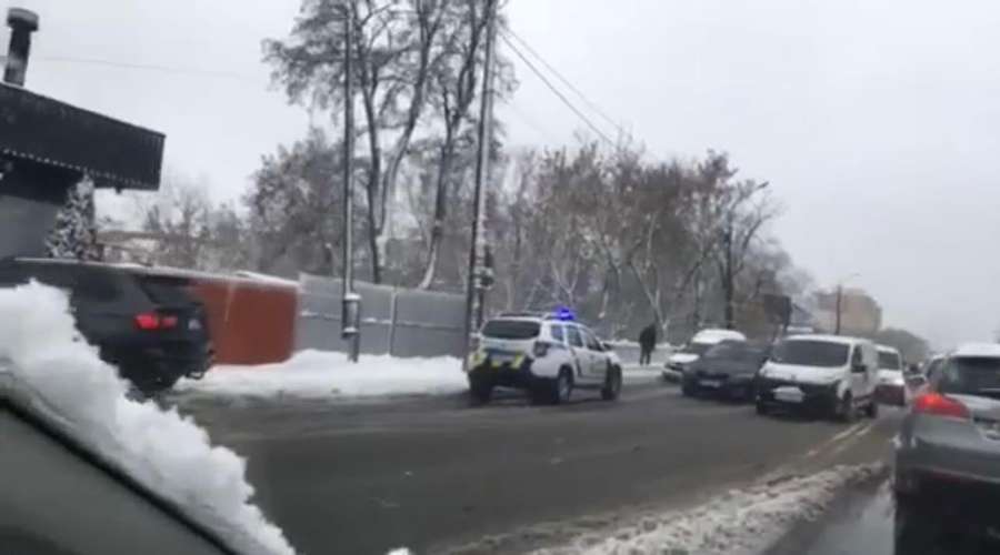 У Луцьку на Набережній – масштабна ДТП, зіткнулися 4 автомобілі. Центр міста паралізувало (фото, відео)