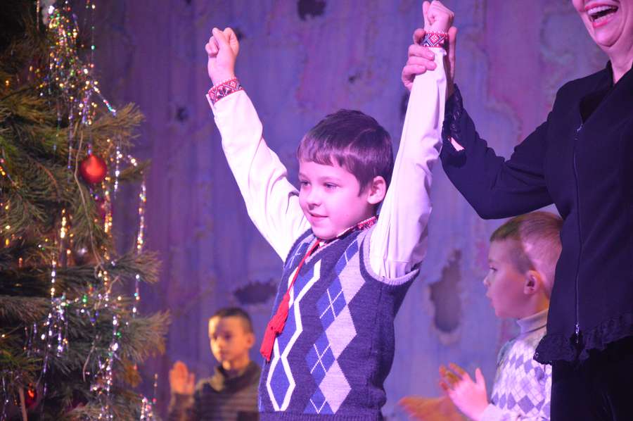 Новорічна казка та подарунки: луцький меценат влаштував свято для 200 дітей (фото)