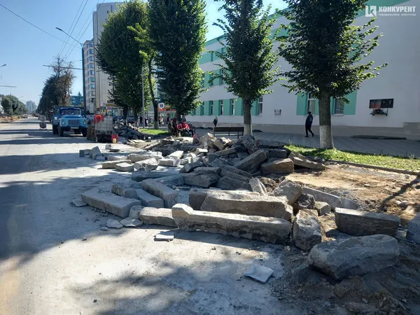 Асфальт та трохи хаосу: що коїться на проспекті Волі у Луцьку (фото, відео)