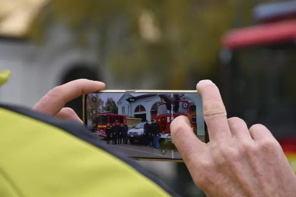 Волонтер із Швейцарії передав луцьким рятувальникам пожежну автоцистерну (фото)