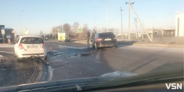 Ковзанка, а не дорога: на об'їзній біля Луцька – аварія (фото)