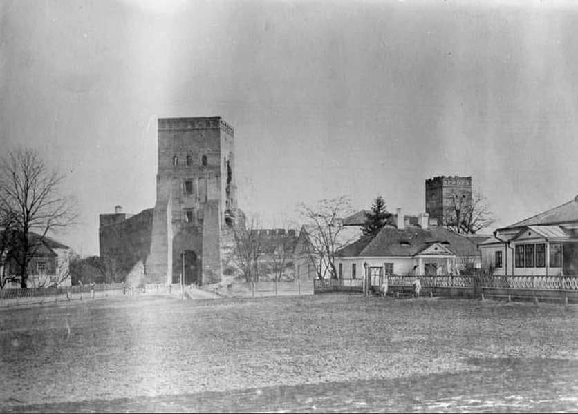 Монументально: яким був Луцький замок понад сторіччя тому (ретрофото)