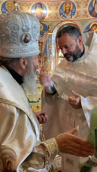 Онуфрій висвятив відомого лікаря з Волині на священника